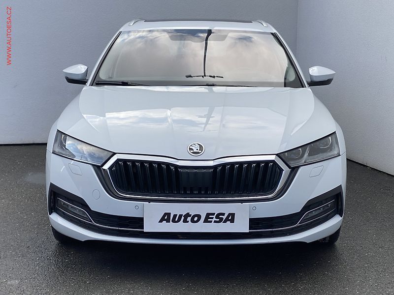 Škoda Octavia (2022) 2.0 TDi, Style, DSG, panor, - fotka 2 z 19