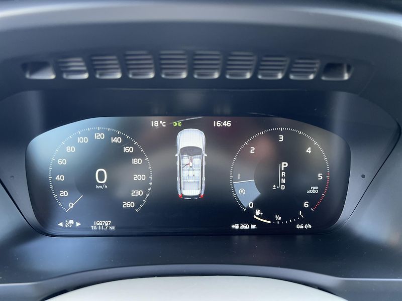 Volvo XC90 2.0 D5 DRIVE-E 4x4 PŮVOD ČR - fotka 17 z 56