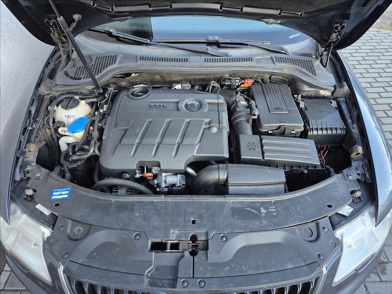 Škoda Superb 2,0 TDI 125KW DSG Kůže Xenon - fotka 32 z 33