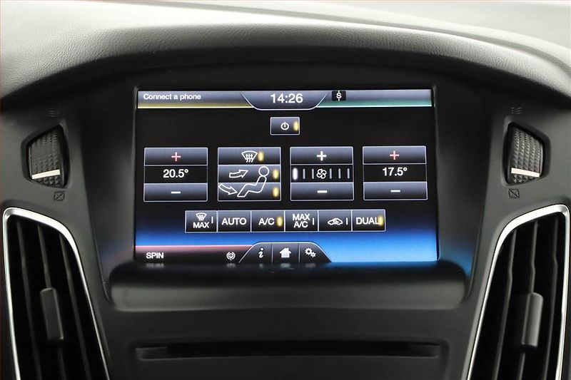 Ford Focus (2015) 1.5 EcoBoost, Xenony, Tempomat - fotka 13 z 18
