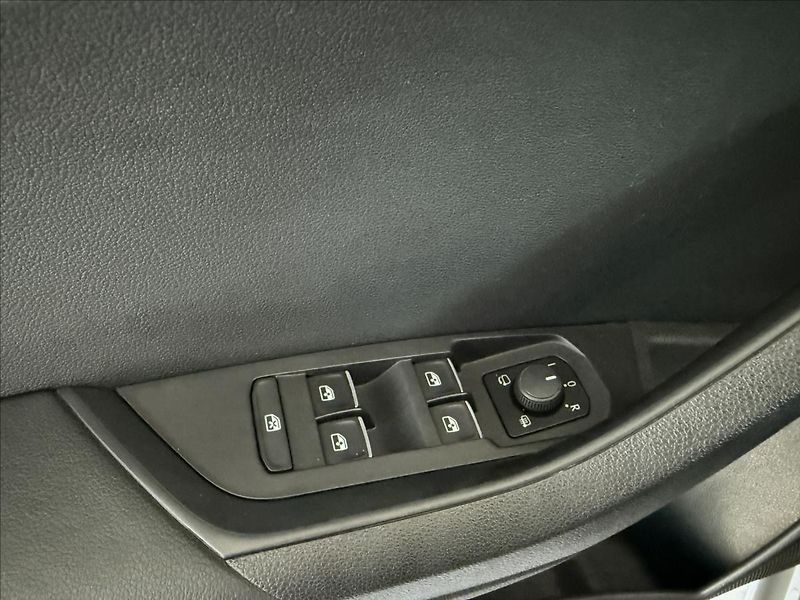 Škoda Karoq 2,0   TDI 110kW,4X4,SERVISKA - fotka 10 z 25