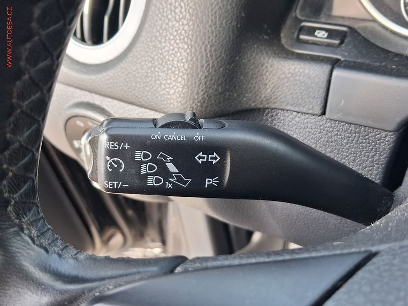 Volkswagen Tiguan (2012) 2.0 TSi 4X4, DSG, výhřev sed. - fotka 12 z 21