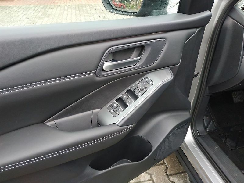Nissan Qashqai 1.3T mHEV AT,2WD, ZADÁNO - fotka 9 z 29