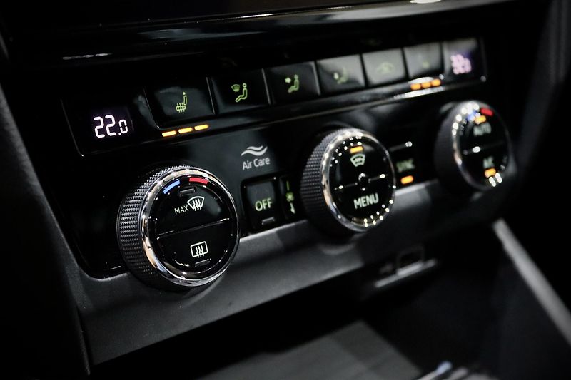 Škoda Octavia 3 FL Combi 1.8 TSI 132 kW DSG - fotka 28 z 38
