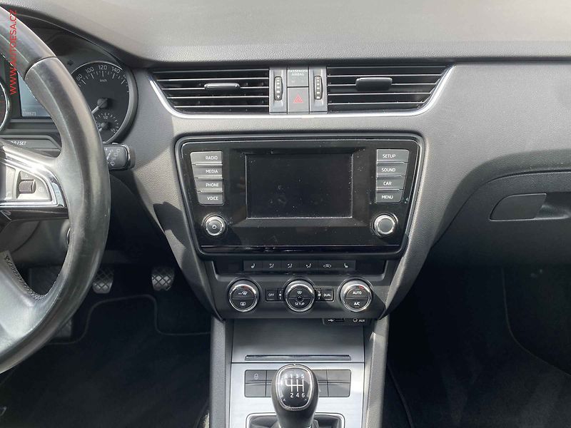 Škoda Octavia (2013) 2.0 TDi, Elegance - fotka 12 z 17
