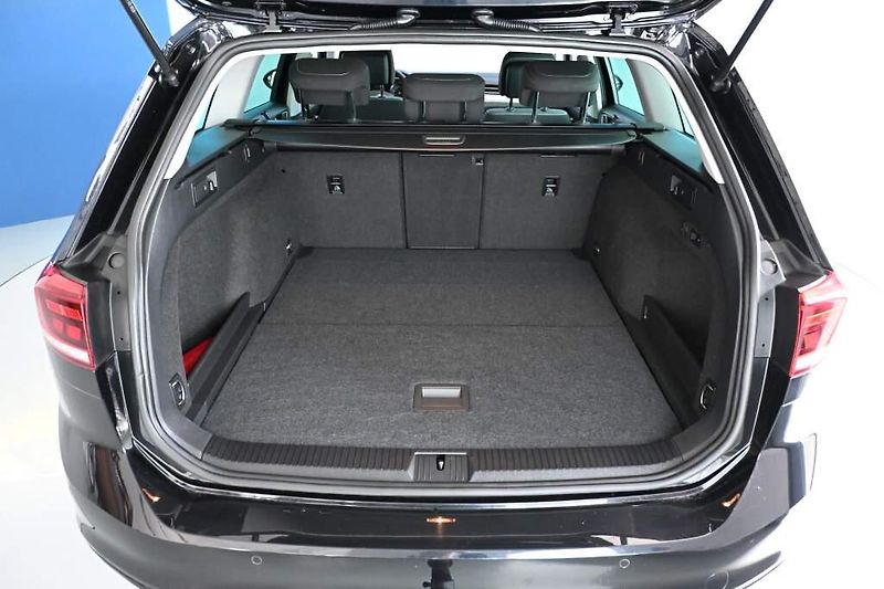 Volkswagen Passat (2023) 2.0 LED DSG ACC Kamera Tažné M - fotka 8 z 32