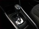 Peugeot 2008 (2018) 1.2 PureTech, Automat - náhled 10