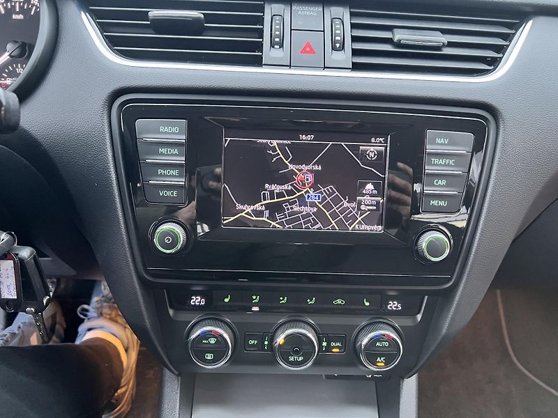 Škoda Octavia 2.0TDI 110KW,4x4,KůŽE,NAVI,XEN - fotka 37 z 45