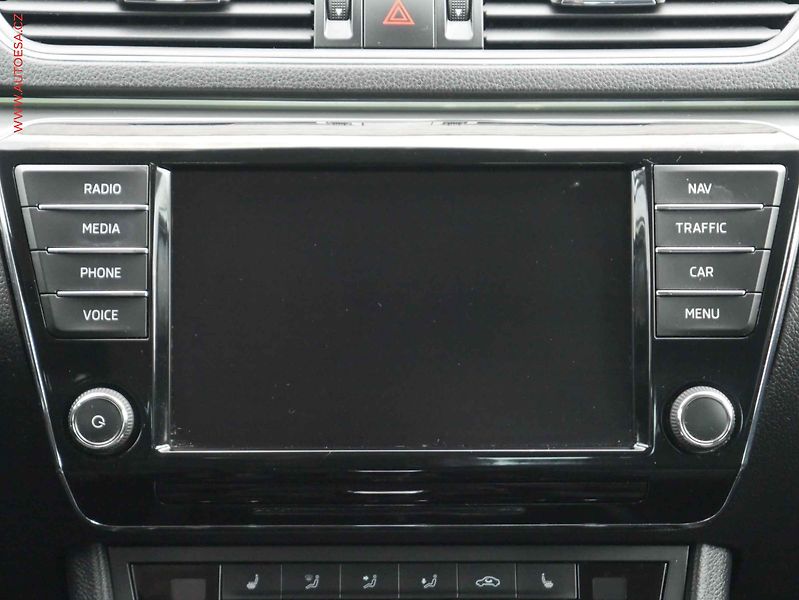 Škoda Superb (2015) 2.0 TDi 4x4, DSG, navi, bixen - fotka 11 z 20
