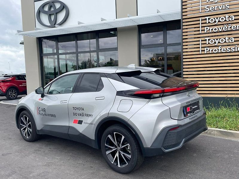 Toyota C-HR 1.8L Style Hybrid 2x4 - fotka 4 z 23