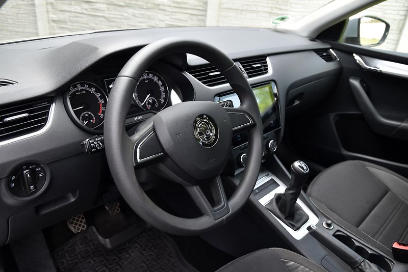 Škoda Octavia 1.6 TDi CR,VÝHŘEV,TEMP,ALU,1.M - fotka 8 z 42