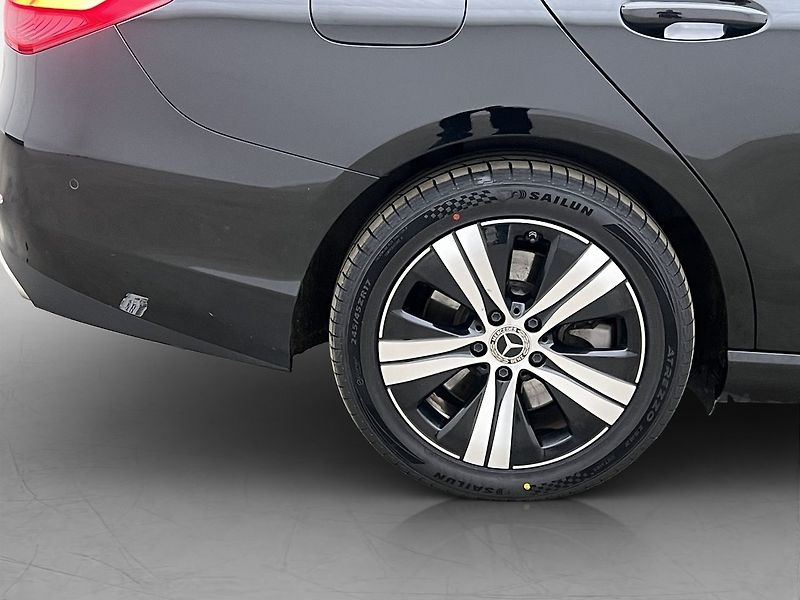 Mercedes-Benz Třídy C 300e Avantgarde Kamera Tažné - fotka 31 z 32