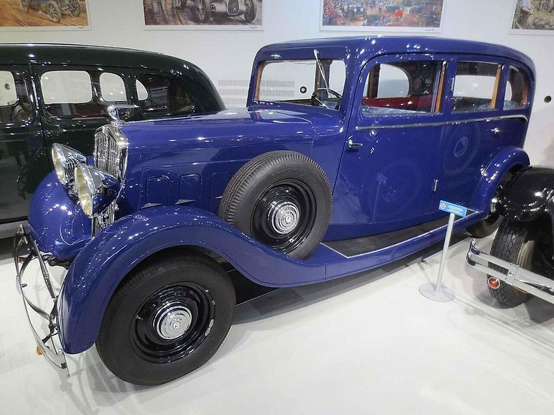 Před 100 lety se v továrně Wikov rozhodli pro zahájení výroby automobilů. Na snímku je renovovaný Wikov 35 Kapka, první československý aerodynamický automobil.