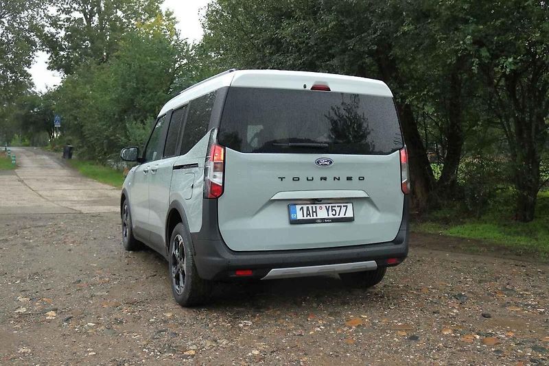 Nejmenší rodinná dodávka od Fordu přináší skvělý poměr ceny a užitné hodnoty.