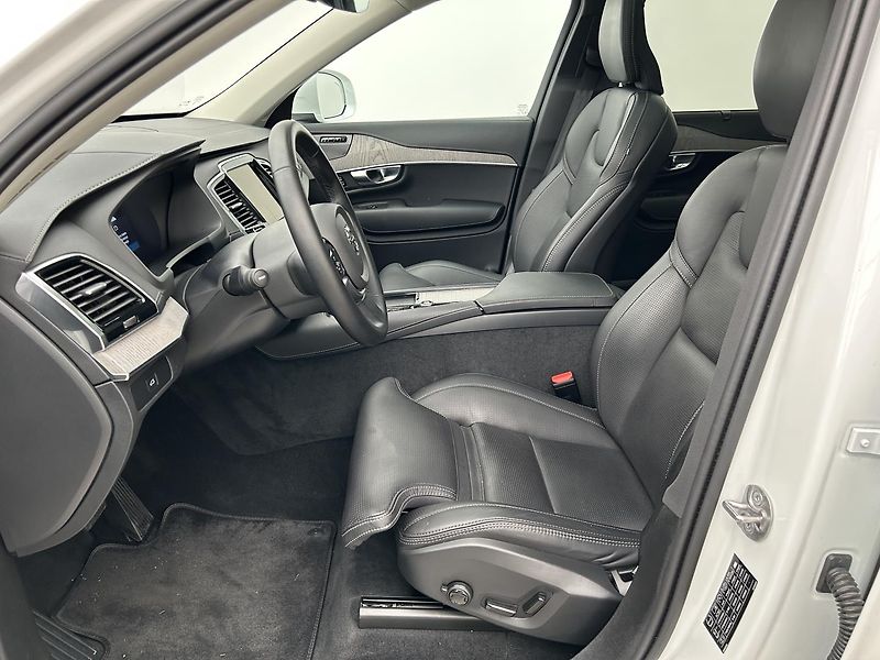 Volvo XC90 2.0 B5 4x4 Plus - fotka 11 z 32