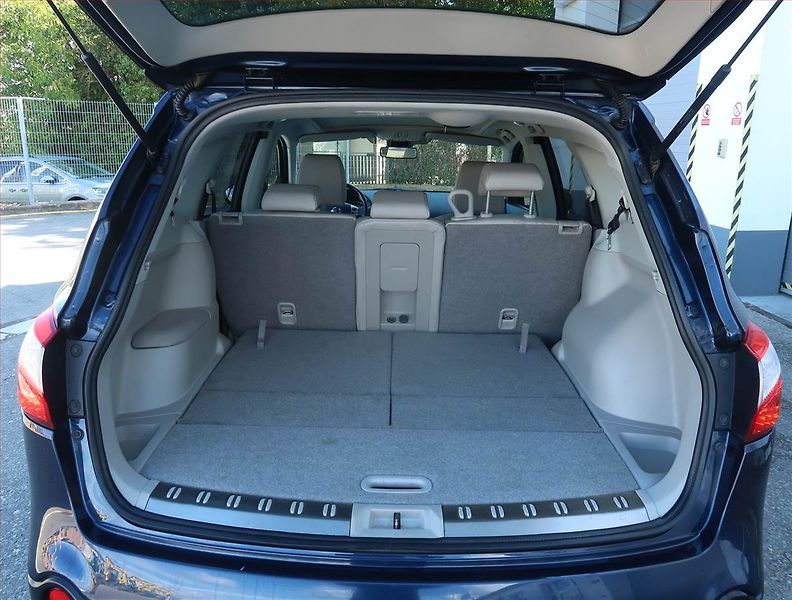 Nissan Qashqai (2012) 1.6 dCi, 4X4, 7 míst, Navi - fotka 14 z 24
