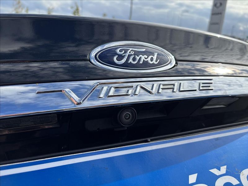 Ford Mondeo 2,0 HEV Vignale 103kW - fotka 12 z 45