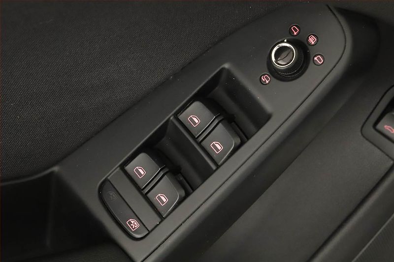 Audi A4 (2012) 2.0 TDI, Serv.kniha, Xenony - fotka 10 z 13