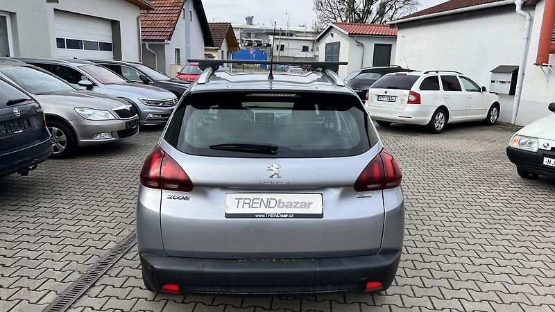 Peugeot 2008 1.2 PURE TECH - fotka 5 z 15