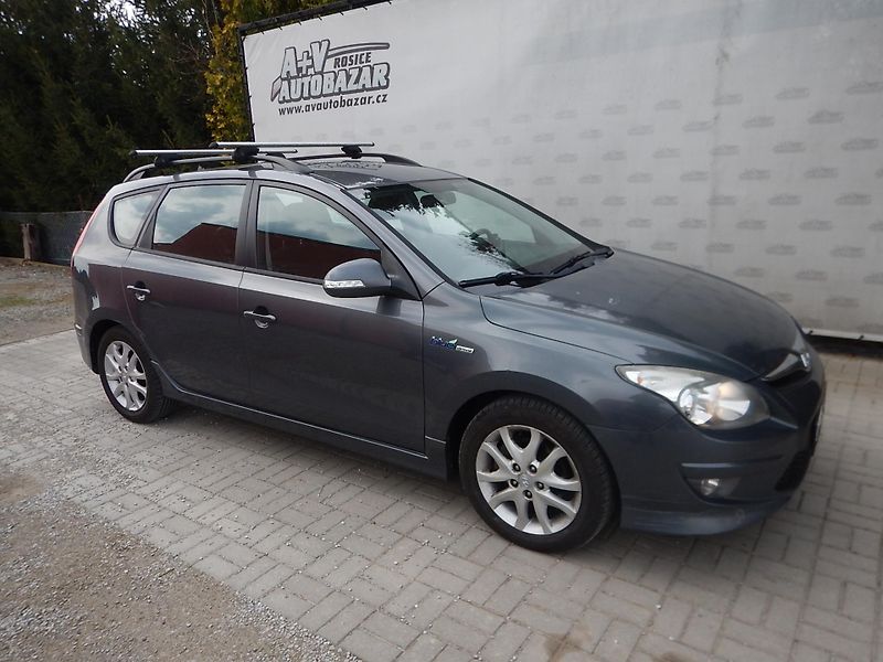 Hyundai i30 1.6 CRdi 85kw ,klima  OK - fotka 4 z 21