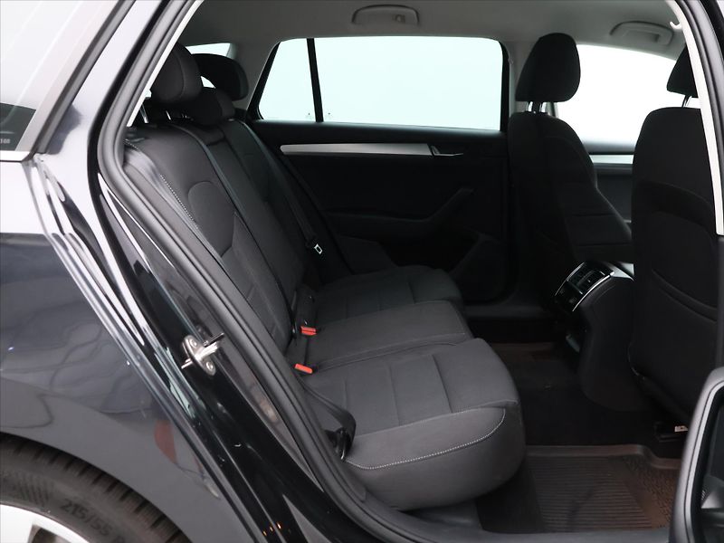 Škoda Superb 2,0 TDI 110kW CZ Aut.klima Nav - fotka 13 z 31