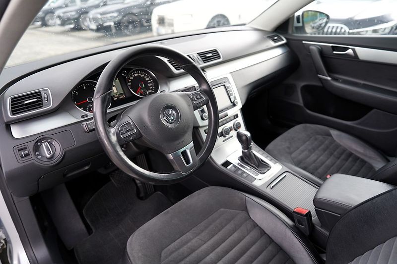 Volkswagen Passat 2.0 TDI 4Motion DSG/16Al./170P - fotka 22 z 38