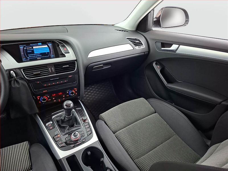 Audi A4 (2008) 2.0 TFSI, Navi, Xenony - fotka 8 z 20