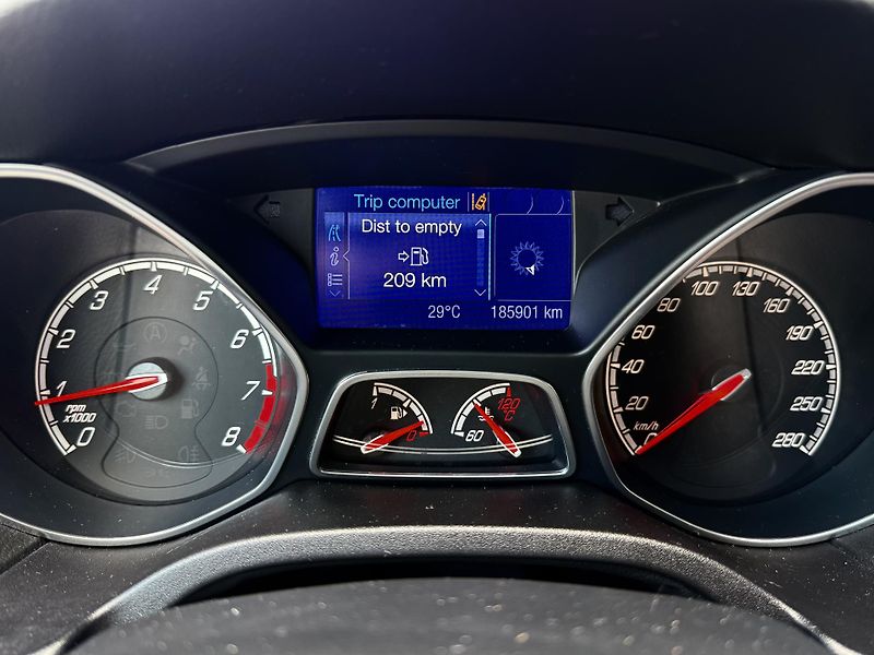 Ford Focus 2,0i 184kW EcoB SCTI ST - fotka 33 z 45