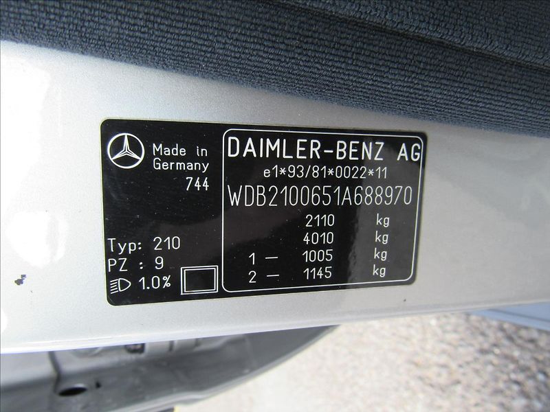 Mercedes-Benz Třídy E 3,2 E 320 Elegance Automat - fotka 24 z 24