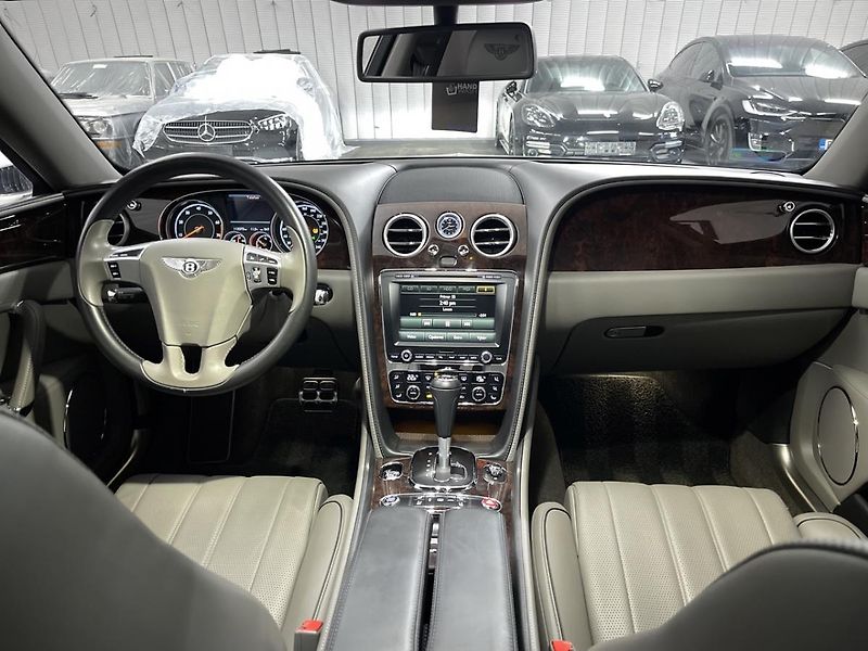 Bentley Flying Spur (2016) 6.0 625 PS  W12 - fotka 9 z 81