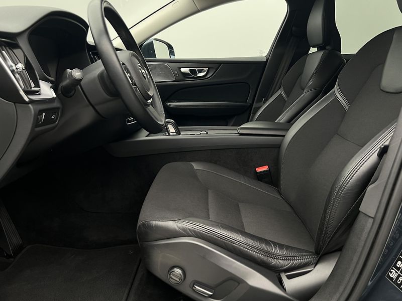 Volvo V60 B4 MOMENTUM AUT  - fotka 3 z 42