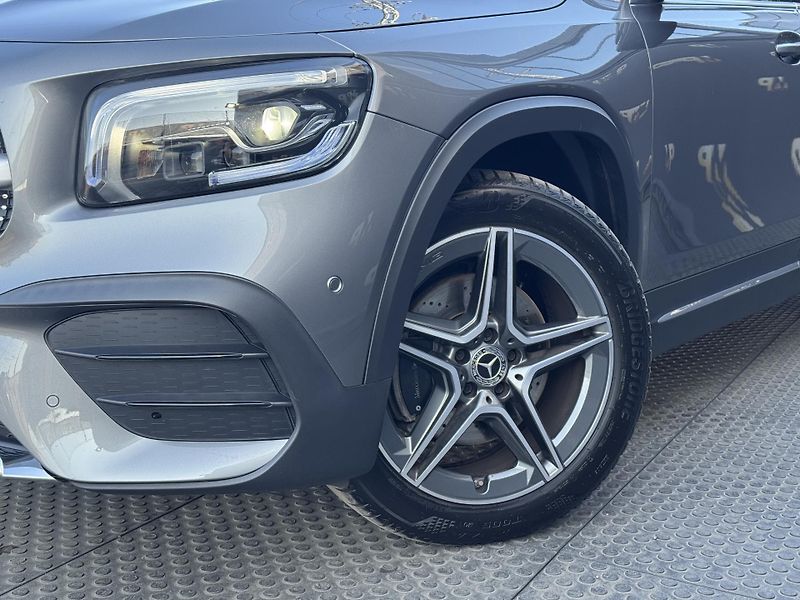 Mercedes-Benz GLB (2019) 200d 4Matic, AMG Line Head-up  - fotka 40 z 51
