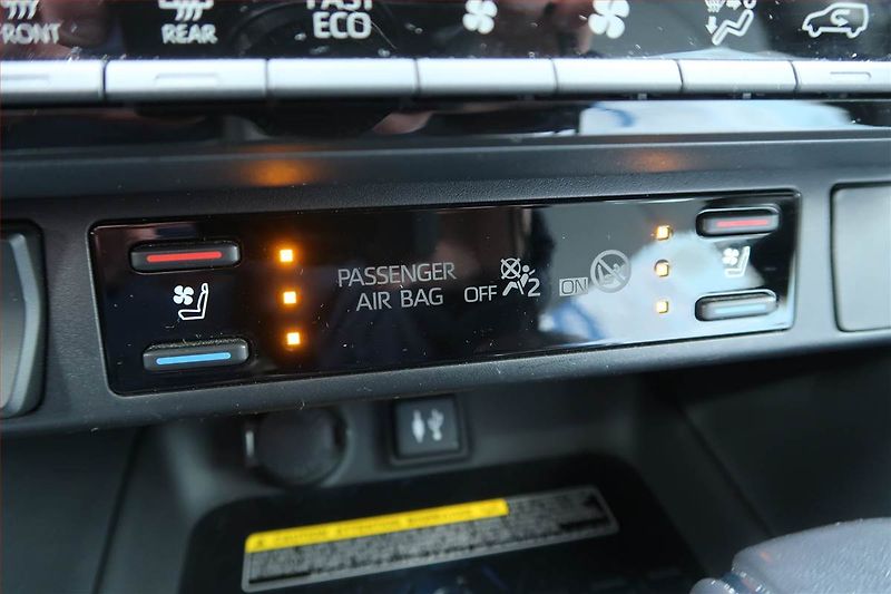 Toyota RAV4 (2019) 2.5 Hybrid - fotka 27 z 30