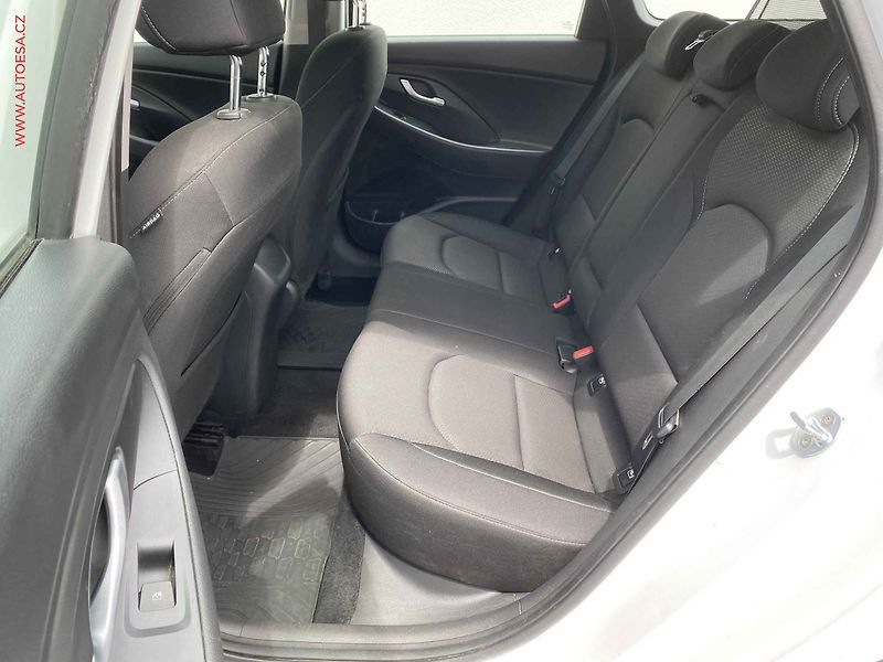 Hyundai i30 (2018) 1.0 T-GDI, 1.maj,ČR, Style - fotka 10 z 19