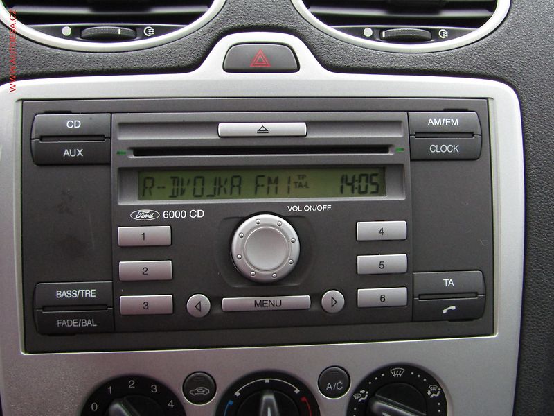 Ford Focus (2006) 1.6 TDCi, ČR, AC, temp - fotka 15 z 16