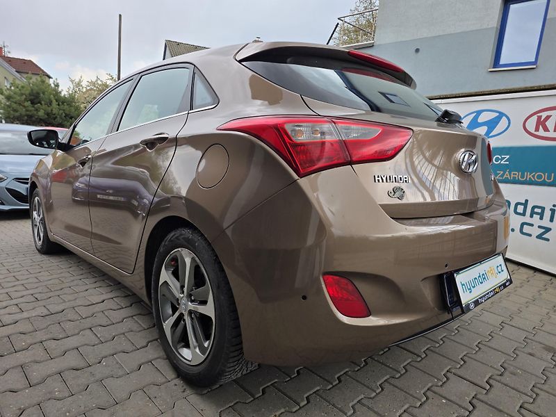 Hyundai i30 1.6-PRAV.ZN.SERVIS-88kw - fotka 7 z 18
