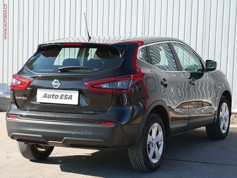 Nissan Qashqai (2021) 1.3 DiG-T, 2.maj,ČR, Acenta - fotka 4 z 24