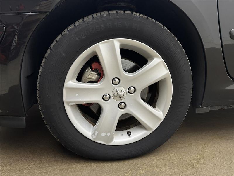 Peugeot 307 2,0 HDi 79kW KLIMA ALU TAŽNÉ - fotka 21 z 22