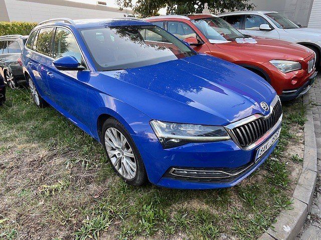 Škoda Superb Combi - fotka 1 z 12