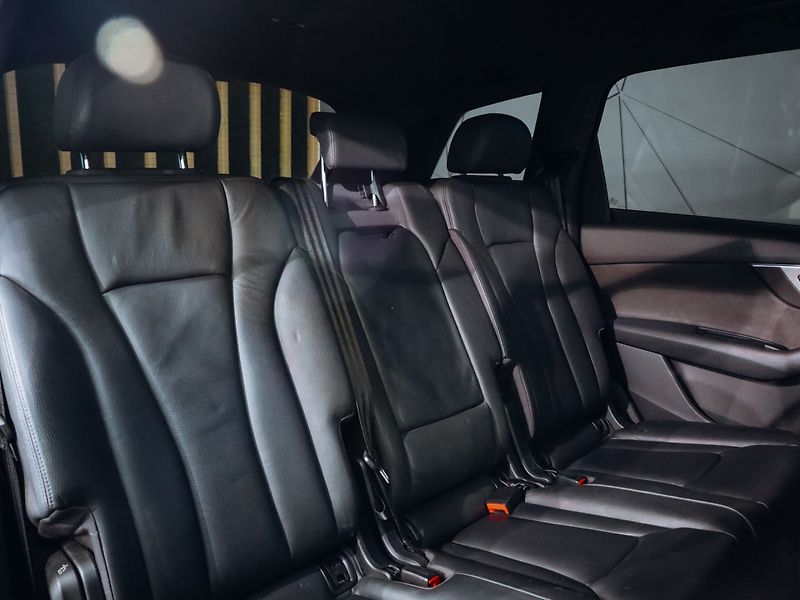 Audi Q7 3.0TDI, Quattro S-line 200kw - fotka 30 z 32