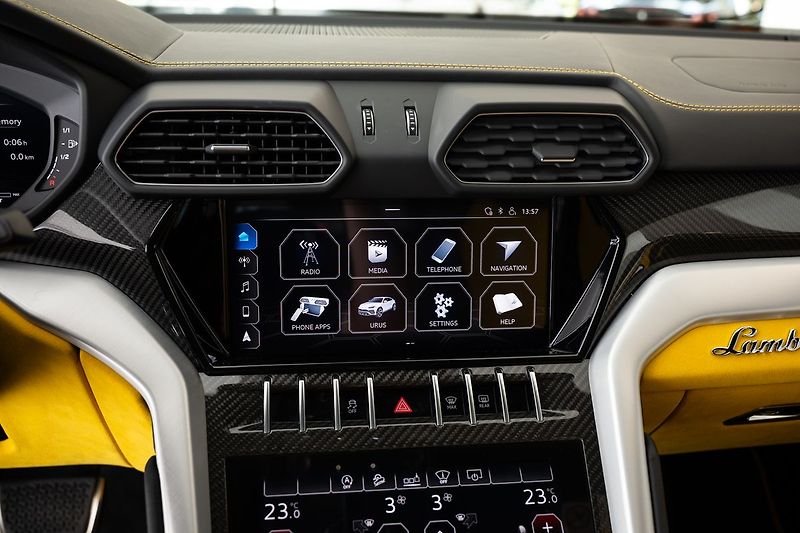 Lamborghini Urus Bang&Olufsen/360/Pano - fotka 9 z 27