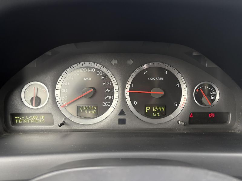 Volvo V70 2.4 D5 136kW AT - fotka 15 z 18