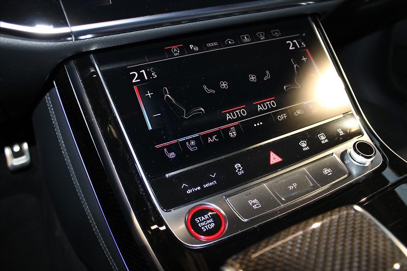 Audi S8 V8 TFSi 420kW quattro NezTop/P - fotka 29 z 38