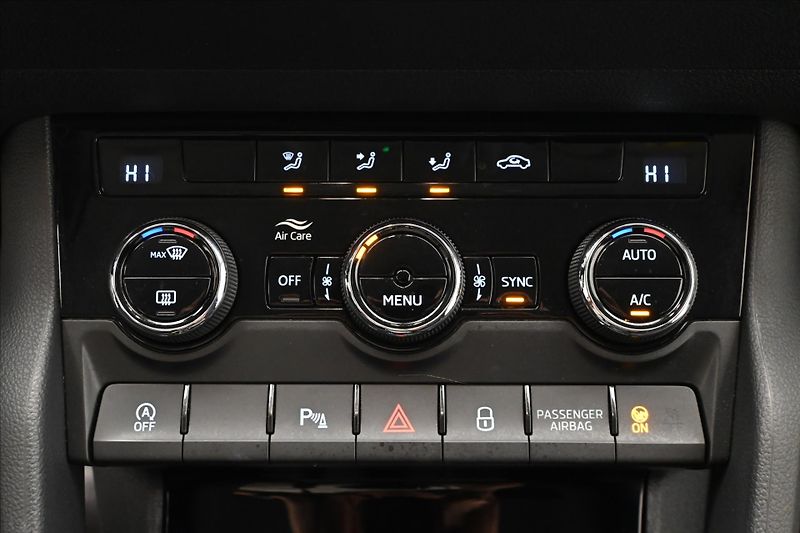 Škoda Karoq 2,0 TDI 85kW DSG NAVIGACE Záru - fotka 21 z 31