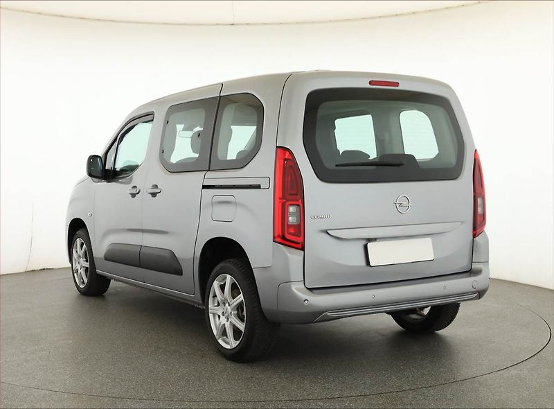 Opel Combo (2023) Edition 1.2 Turbo, 5Míst, ČR - fotka 4 z 18