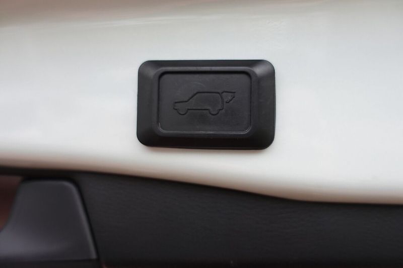 Toyota RAV4 2,5 HEV Selection 4x4 - fotka 15 z 34