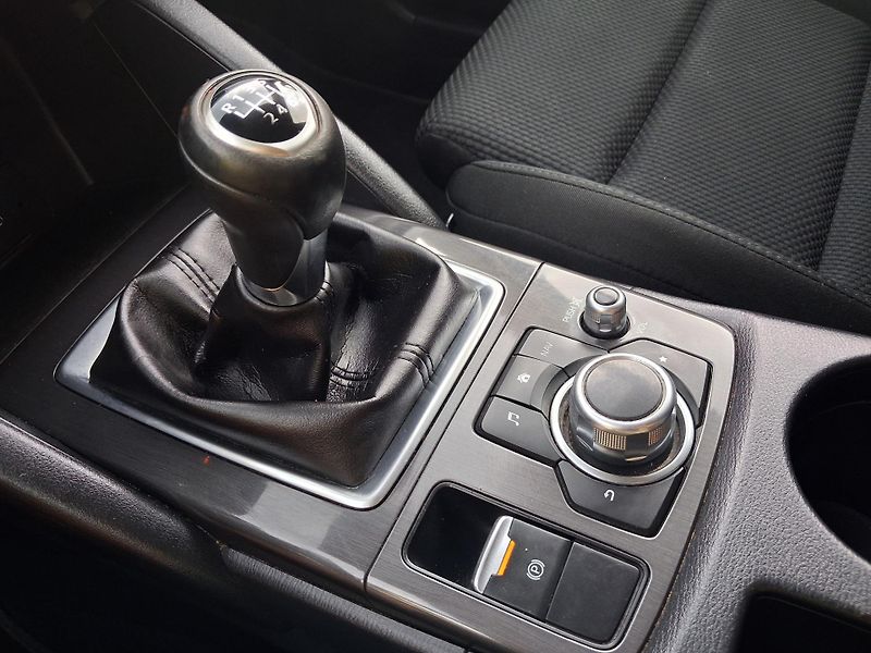 Mazda CX-5 (2016) 2,2 SKYACTIV 4x4 NAVI SERVISKA - fotka 25 z 37