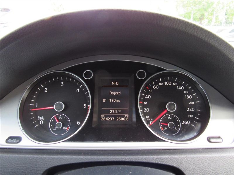 Volkswagen Passat 1,6 TDi 77kW Variant - fotka 13 z 30