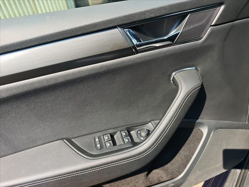 Škoda Superb 2,0 TDI 110 Style DSG - fotka 10 z 11