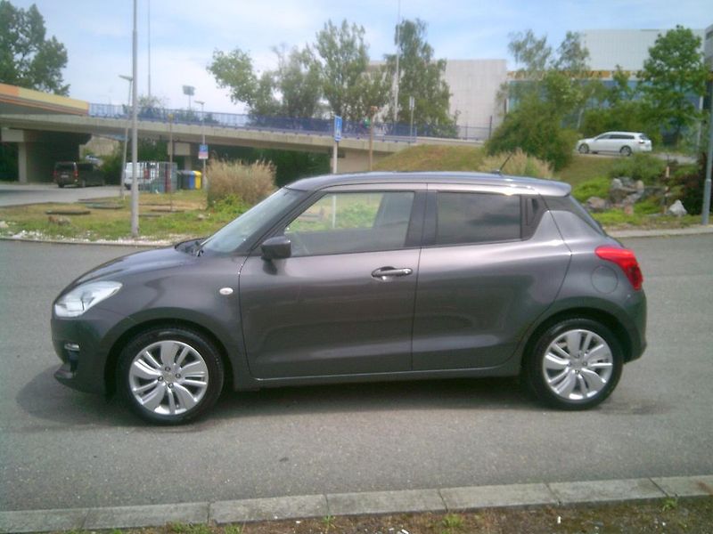 Suzuki Swift (2017) 1.2i KOUPENO ČR,1.MAJITEL - fotka 2 z 12